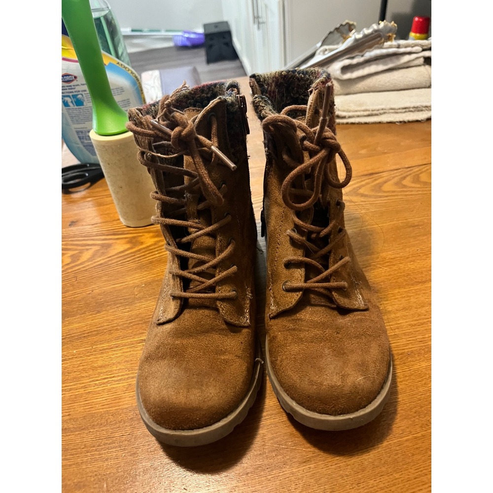 American Eagle Tan Faux Suede Lace Up Combat Boots with Knit Sweater Cuff Size 4
